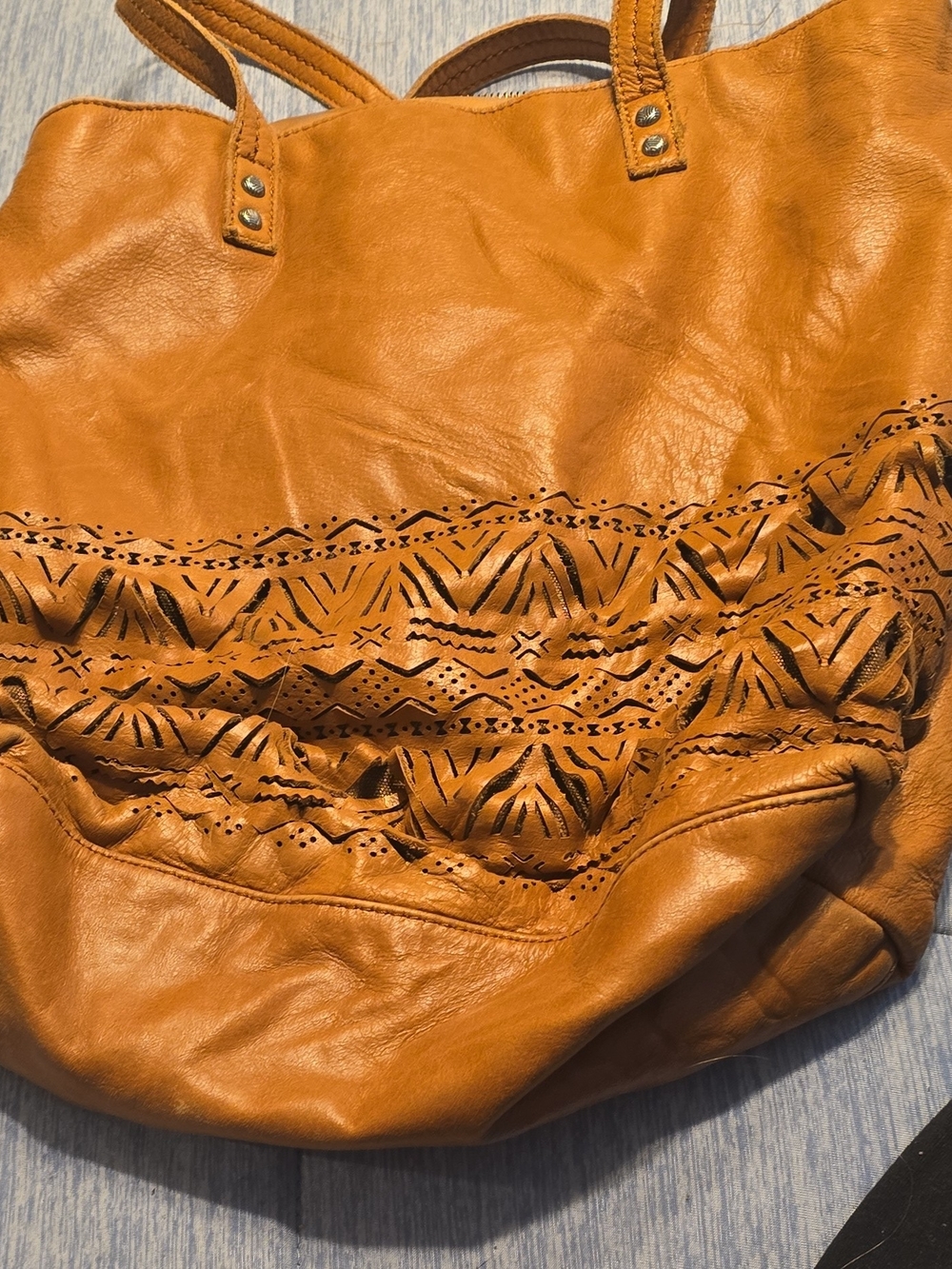 Shoulder bag interior with label